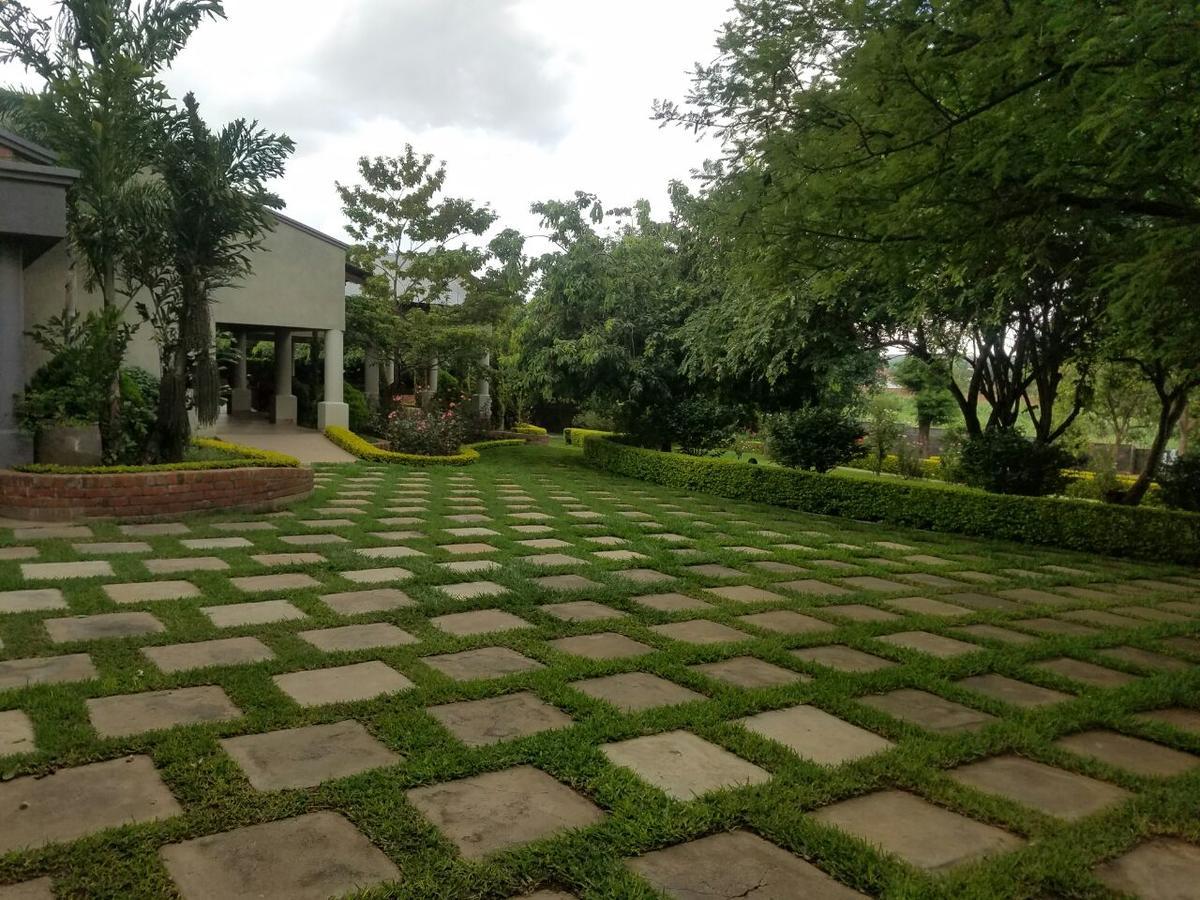 Ufulu Gardens Hotel Лилонгве Экстерьер фото