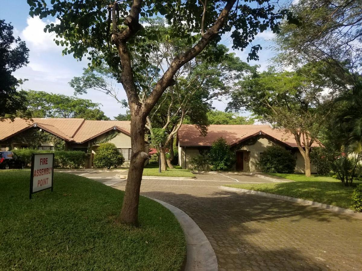 Ufulu Gardens Hotel Лилонгве Экстерьер фото