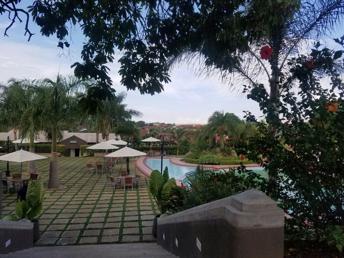 Ufulu Gardens Hotel Лилонгве Экстерьер фото