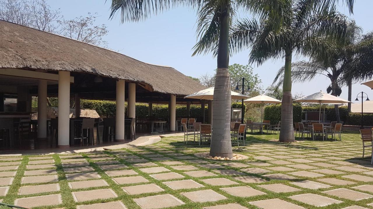Ufulu Gardens Hotel Лилонгве Экстерьер фото